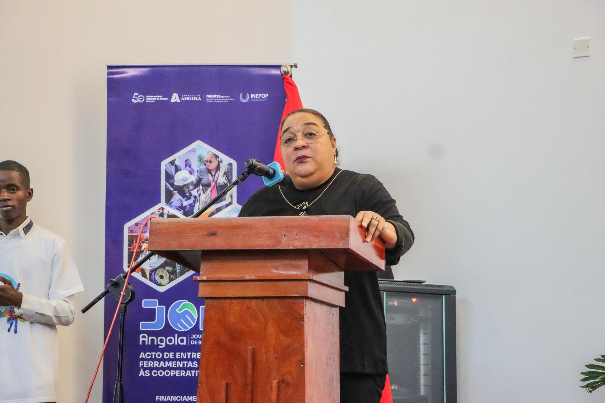 Jovens do Namibe recebem bolsas de formação e créditos de apoio à pescas e agricultura através do programa JOBE