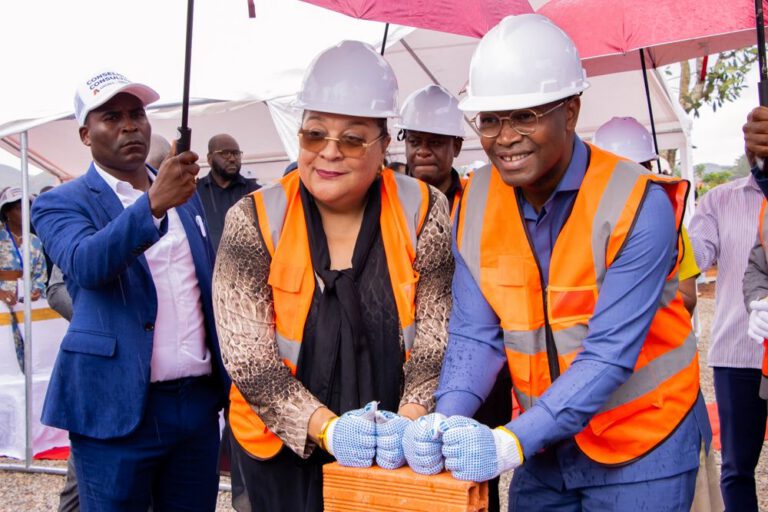 Ministra do MAPTSS lança primeira pedra para a construção da sede do INSS no Cuanza-Norte
