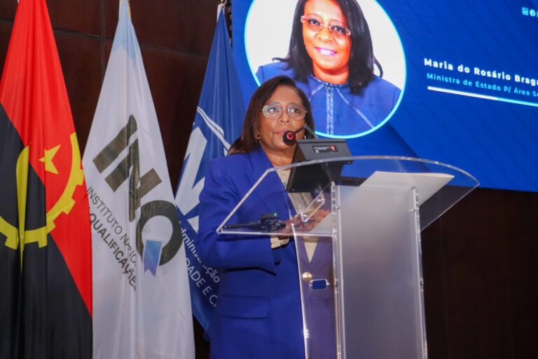 Ministra de Estado considera que RVCC serve para transformar a vida dos cidadãos e do país