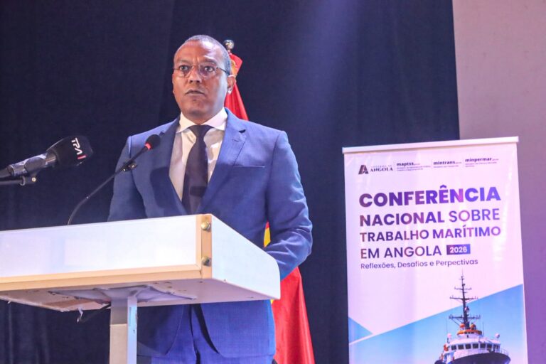 José de Lima Massano desafia empresários a construír indústria marítima em Angola