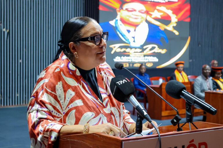 Teresa Rodrigues Dias defende produção de tecnologias criadas no país