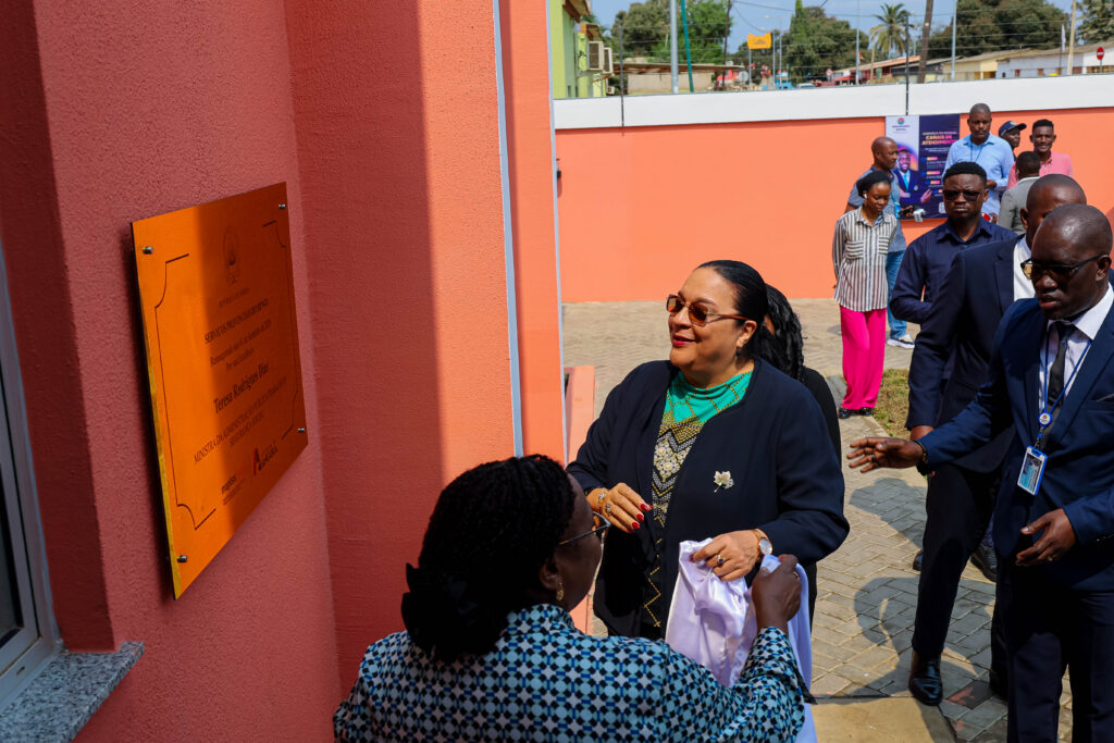 Ministra reinaugura Serviços Provinciais do INSS no Bengo